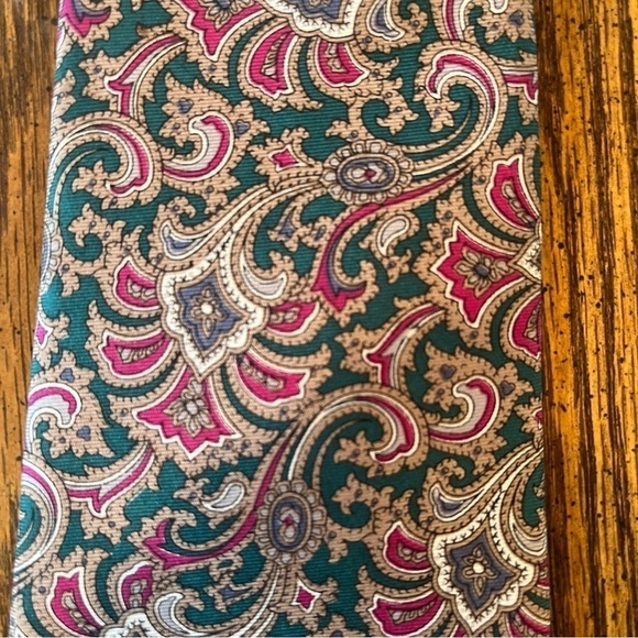 Christian Dior All Silk Paisley Neck Tie 100% silk made in the USA 🇺🇸 - Picture 6 of 7